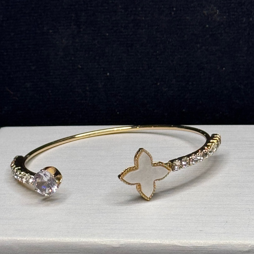 NWOT Gold Tone Sparkling White Clover Open Cuff Bracelet